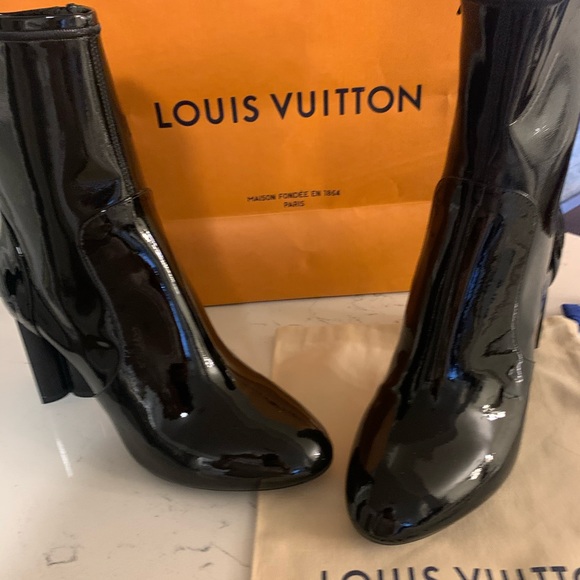 Louis Vuitton black patent leather bootie - Picture 2 of 4